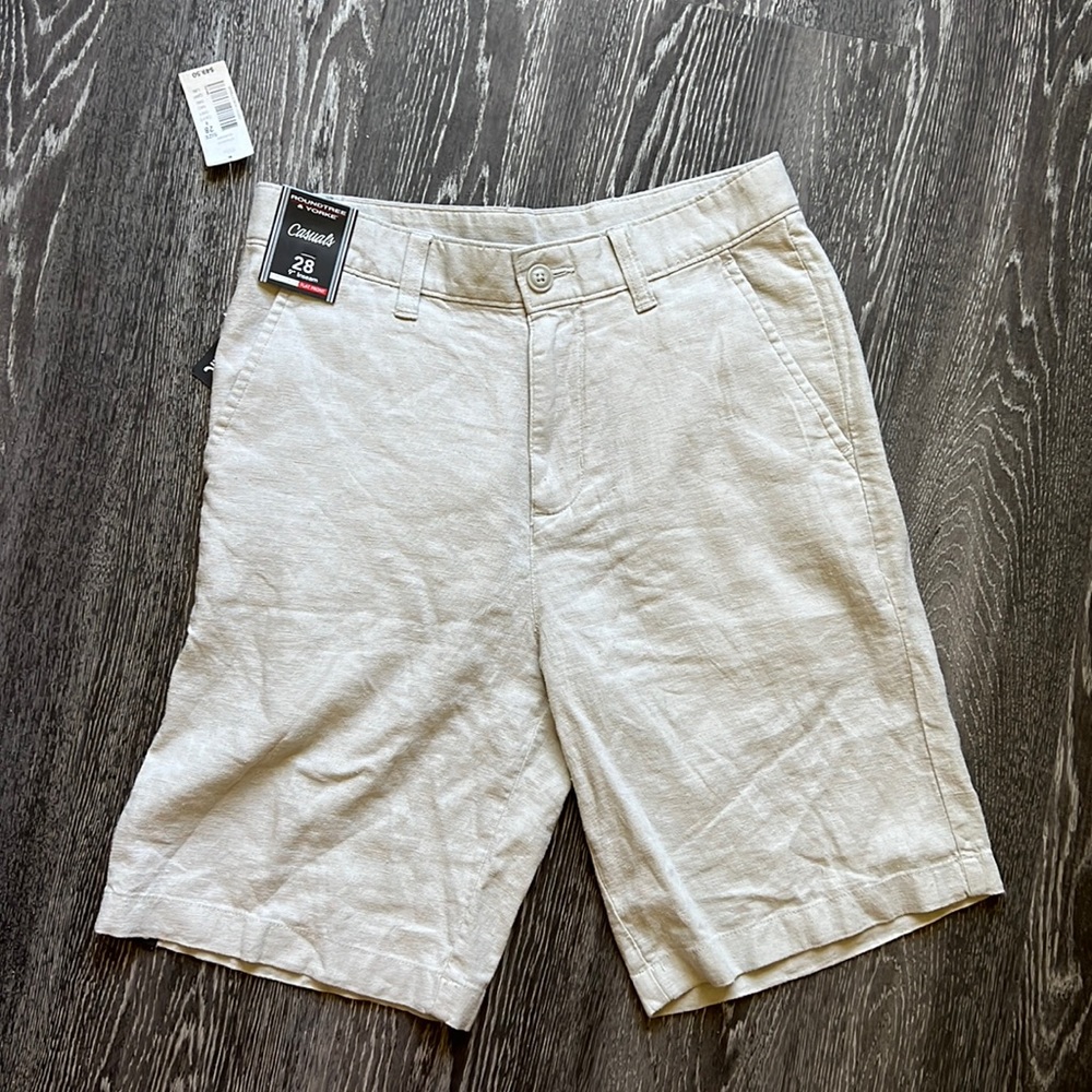 Men’s khaki shorts